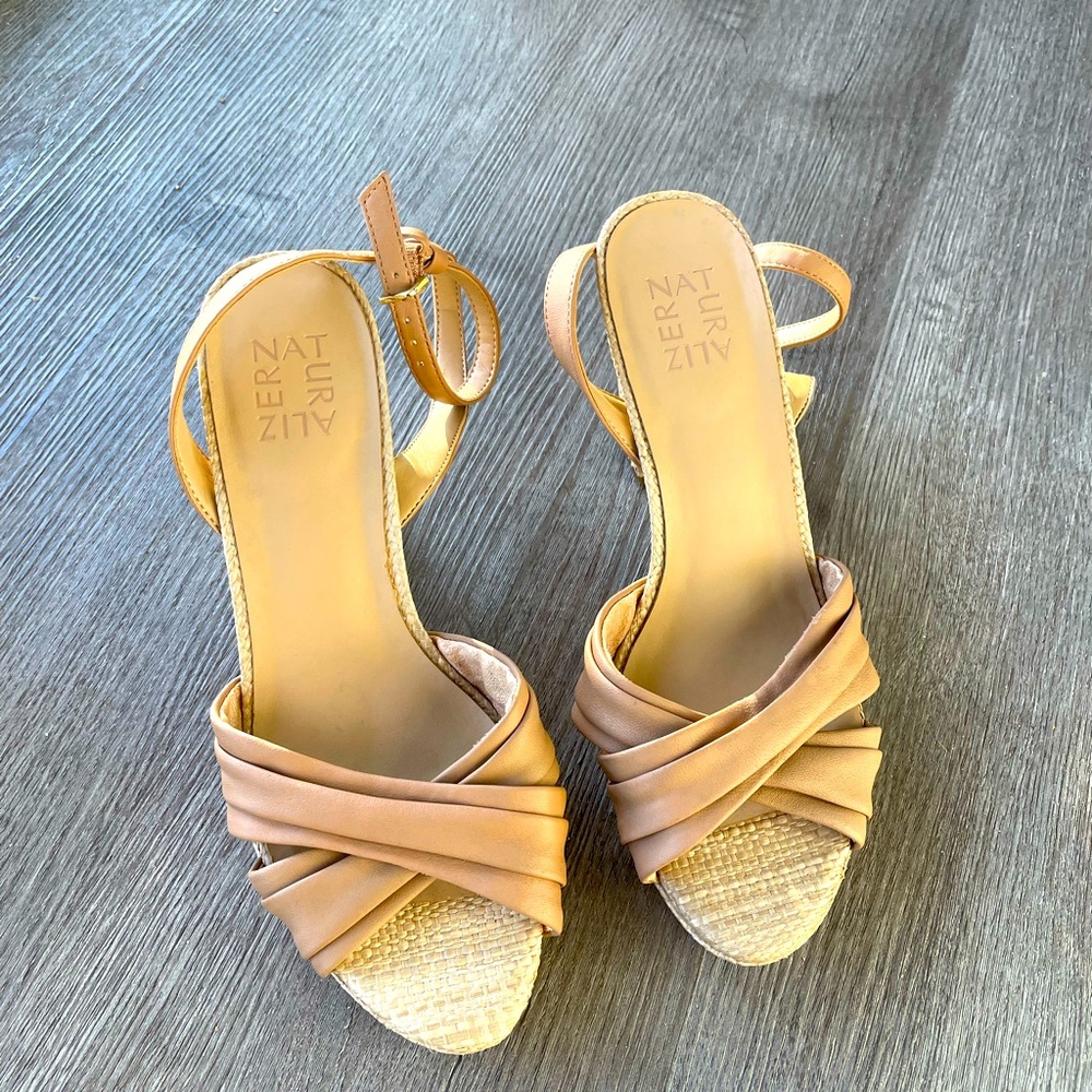 🌟 Elevate Your Style with Naturalizer Avril Ankle Strap Sandals! 🌟